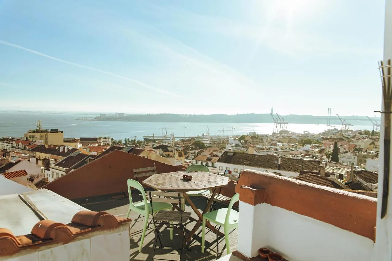 Olympo Shared Flat With Amazing River View Лиссабон Португалия