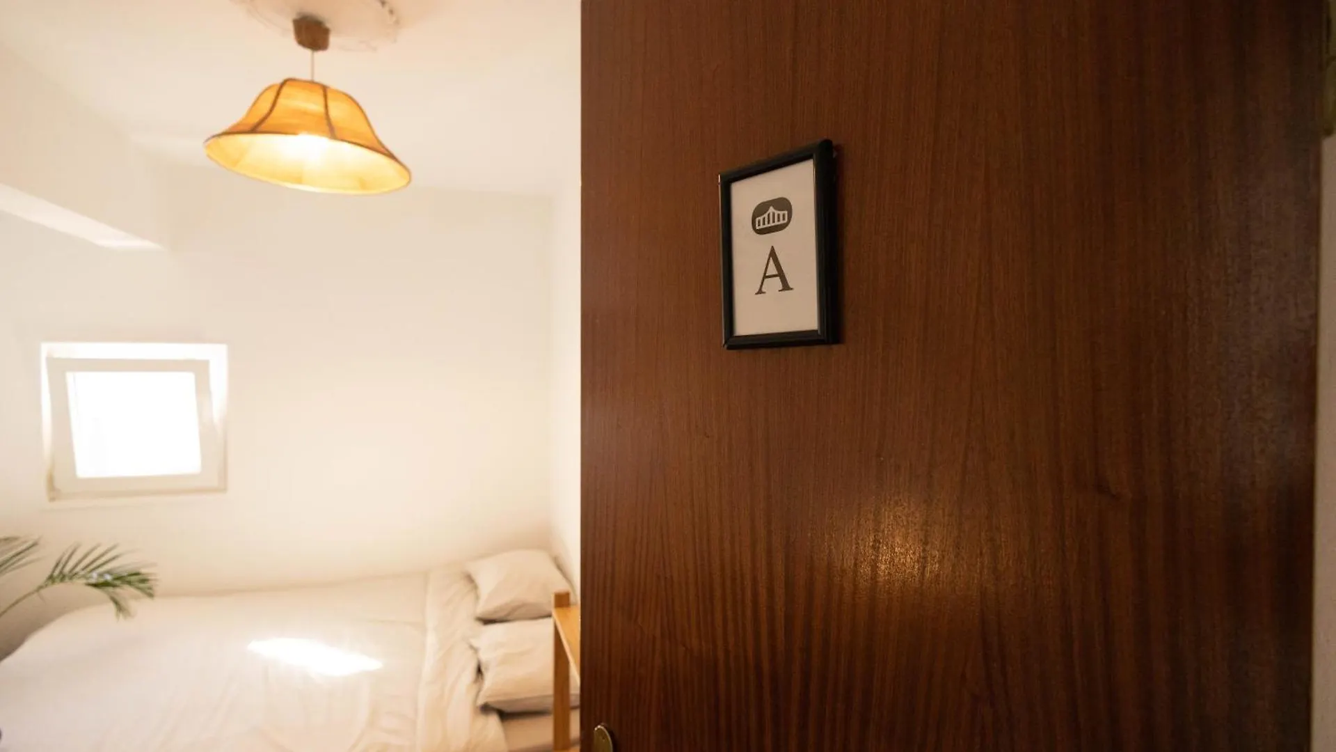 Гостевой дом Olympo Shared Flat With Amazing River View Лиссабон