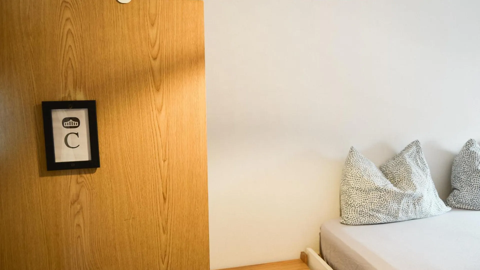 Olympo Shared Flat With Amazing River View Лиссабон 0*,  Португалия
