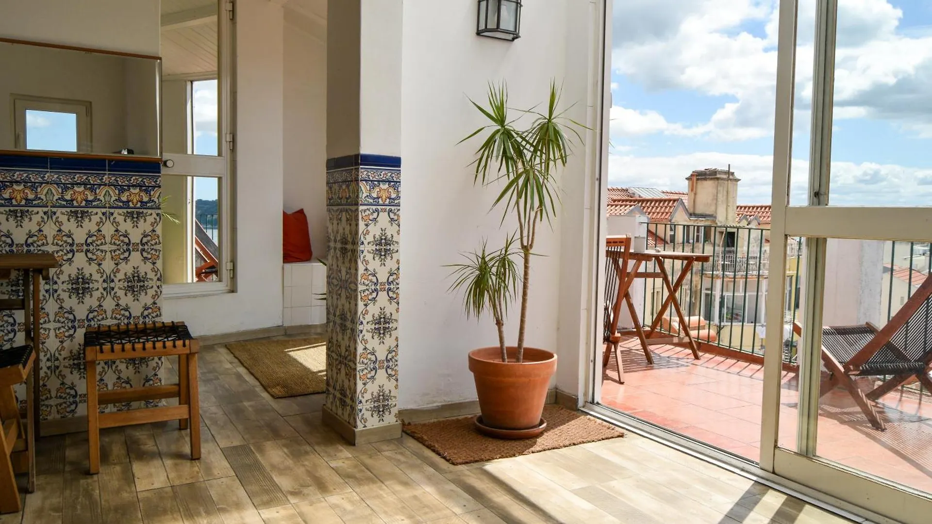 Olympo Shared Flat With Amazing River View Лиссабон Португалия