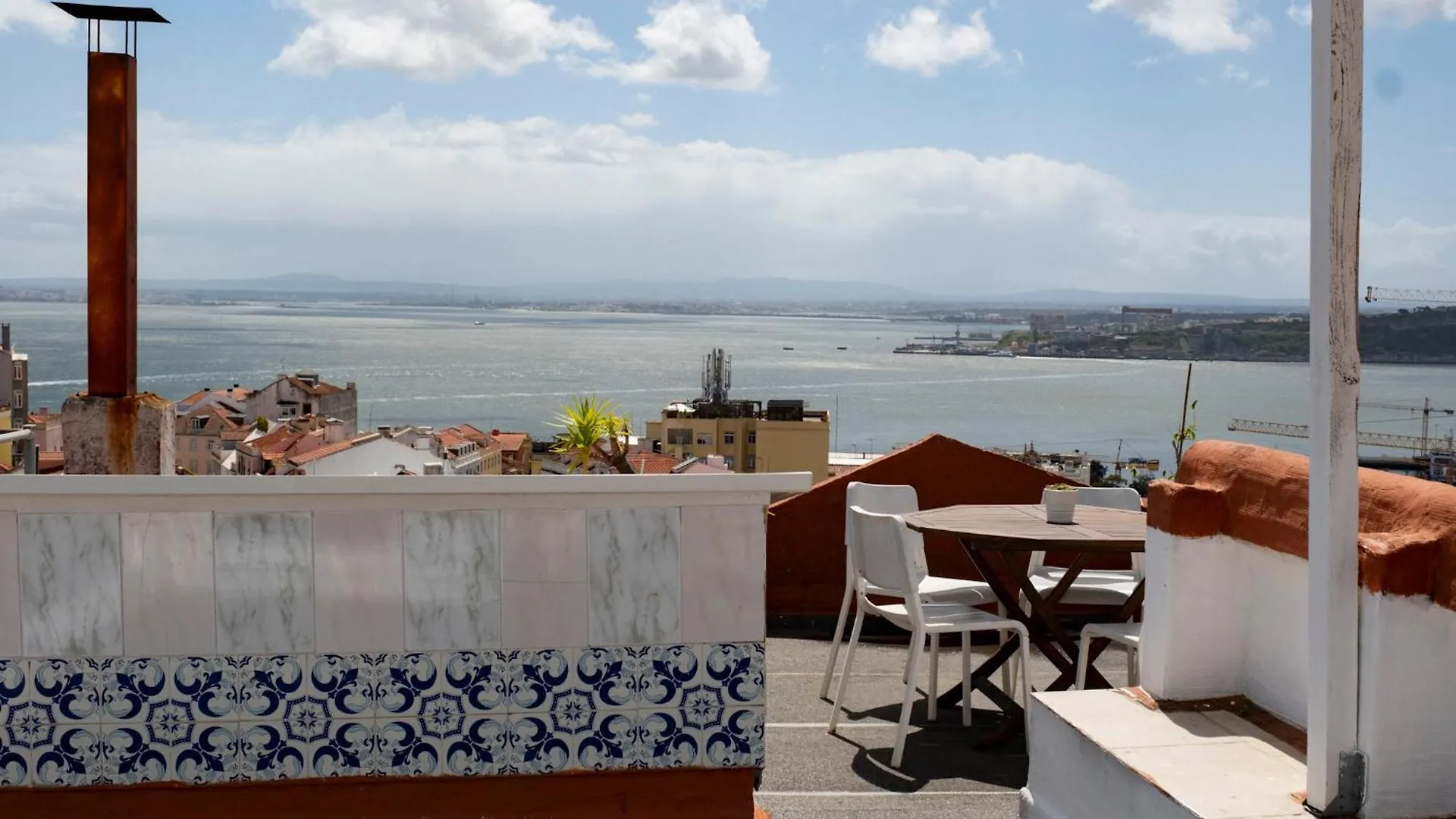 Affittacamere Olympo Shared Flat With Amazing River View Lisbona Portogallo